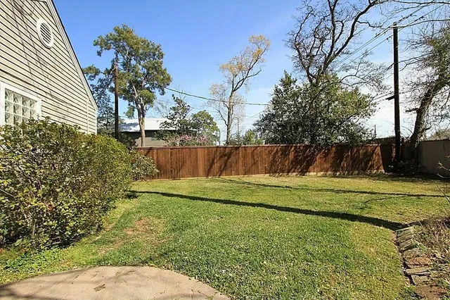 $635,000 | 717 Sue Barnett Drive, Houston, TX 77018