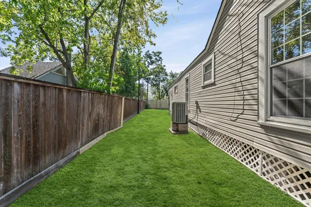 $635,000 | 717 Sue Barnett Drive, Houston, TX 77018