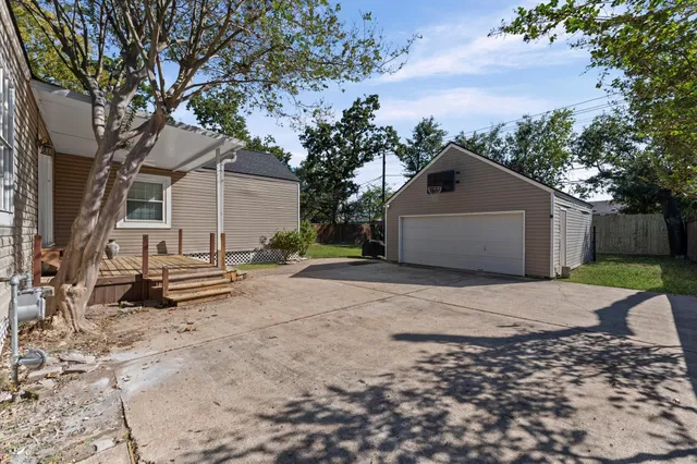 $635,000 | 717 Sue Barnett Drive, Houston, TX 77018