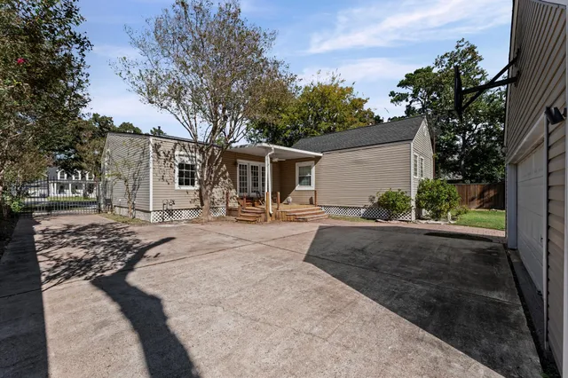 $635,000 | 717 Sue Barnett Drive, Houston, TX 77018