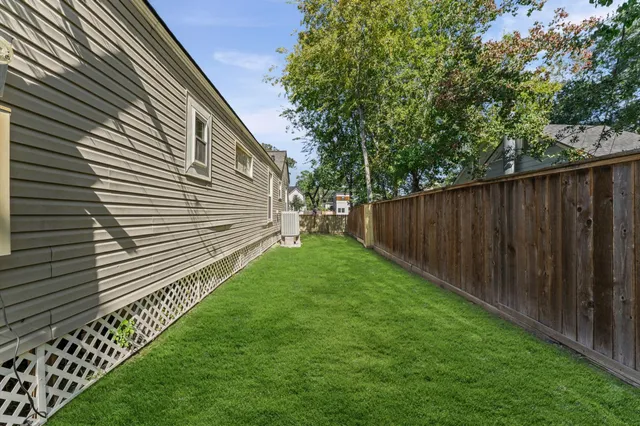 $635,000 | 717 Sue Barnett Drive, Houston, TX 77018