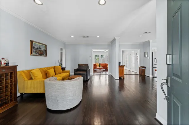 $635,000 | 717 Sue Barnett Drive, Houston, TX 77018