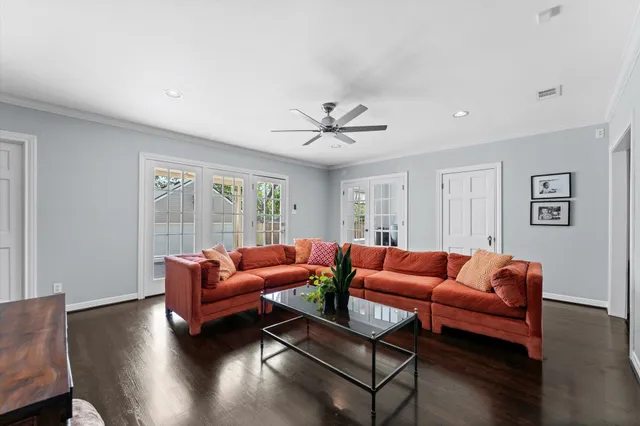 $635,000 | 717 Sue Barnett Drive, Houston, TX 77018