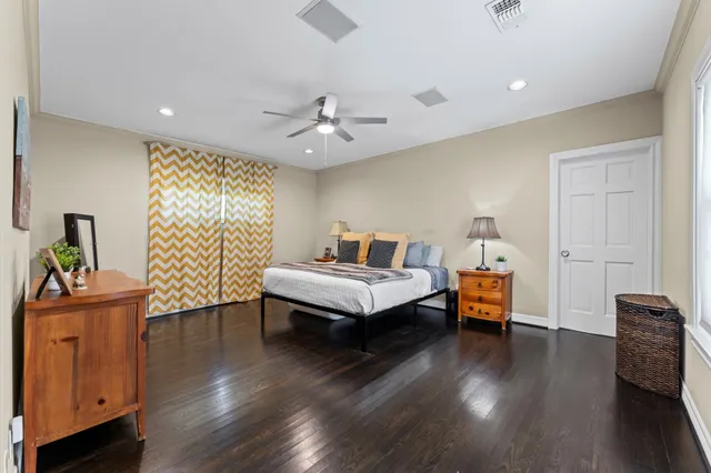 $635,000 | 717 Sue Barnett Drive, Houston, TX 77018