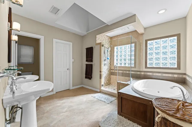 $635,000 | 717 Sue Barnett Drive, Houston, TX 77018