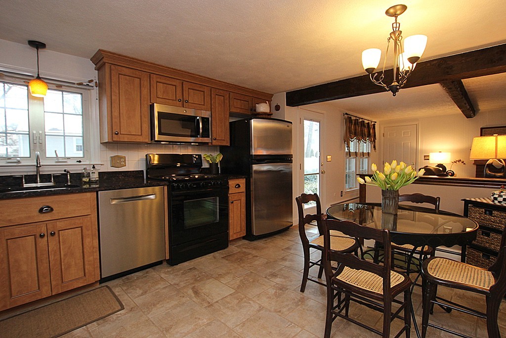 8 Robin Road Milford, MA 01757 - Photo 5 of 17 Gallery Image 5