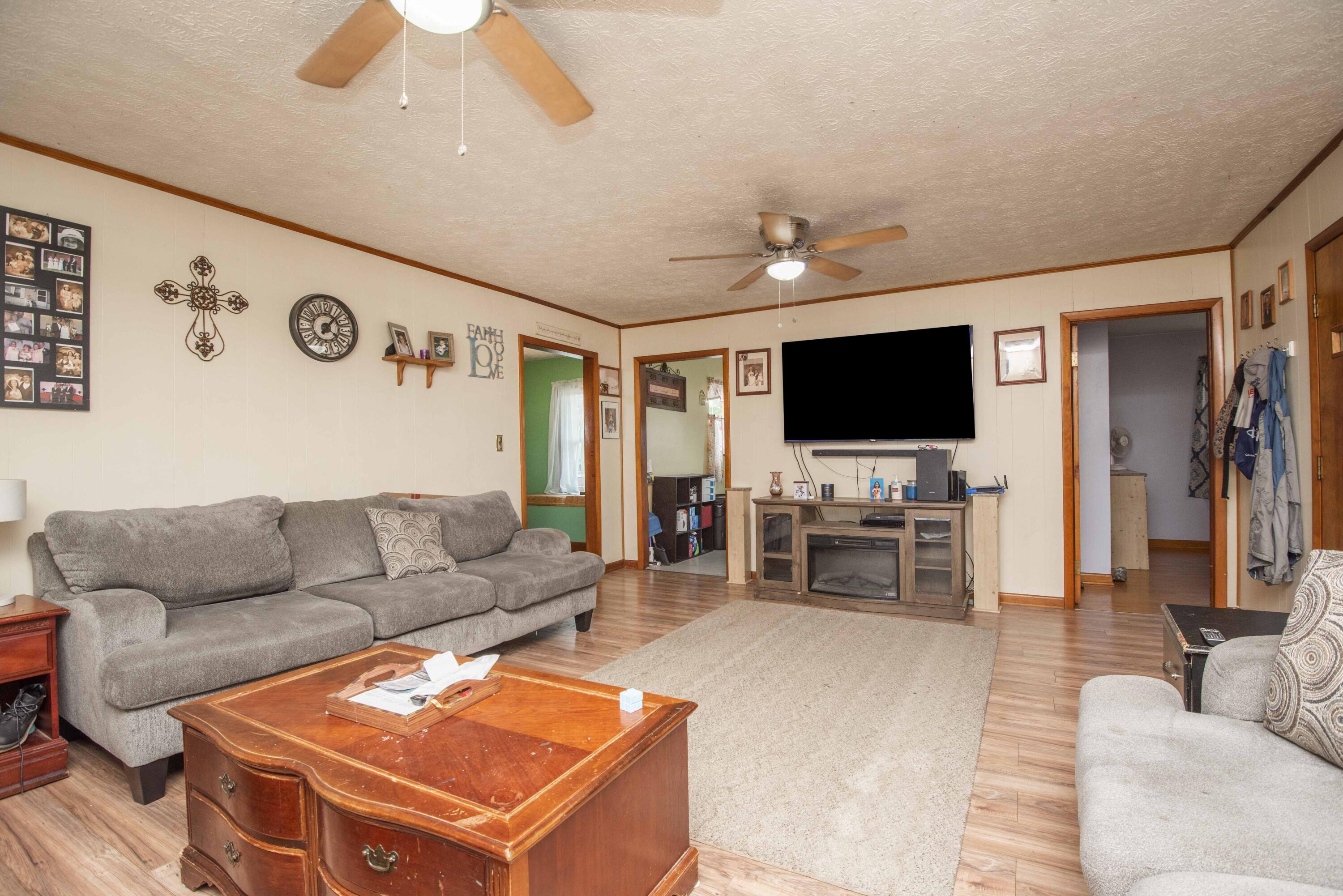 423 Eagleton Road Maryville, TN 37804 - Photo 11 of 25 living 2_1