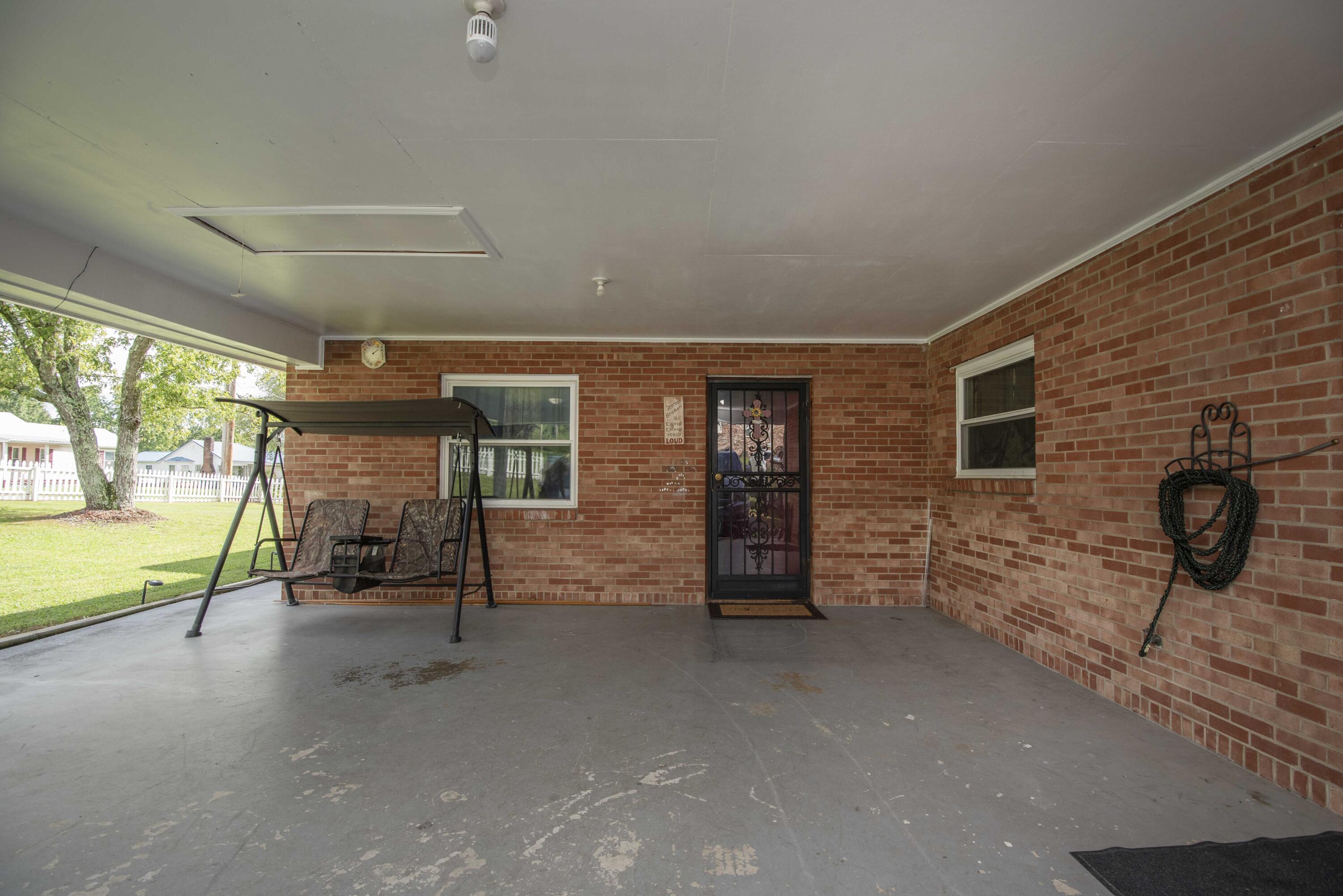423 Eagleton Road Maryville, TN 37804 - Photo 18 of 25 carport_1