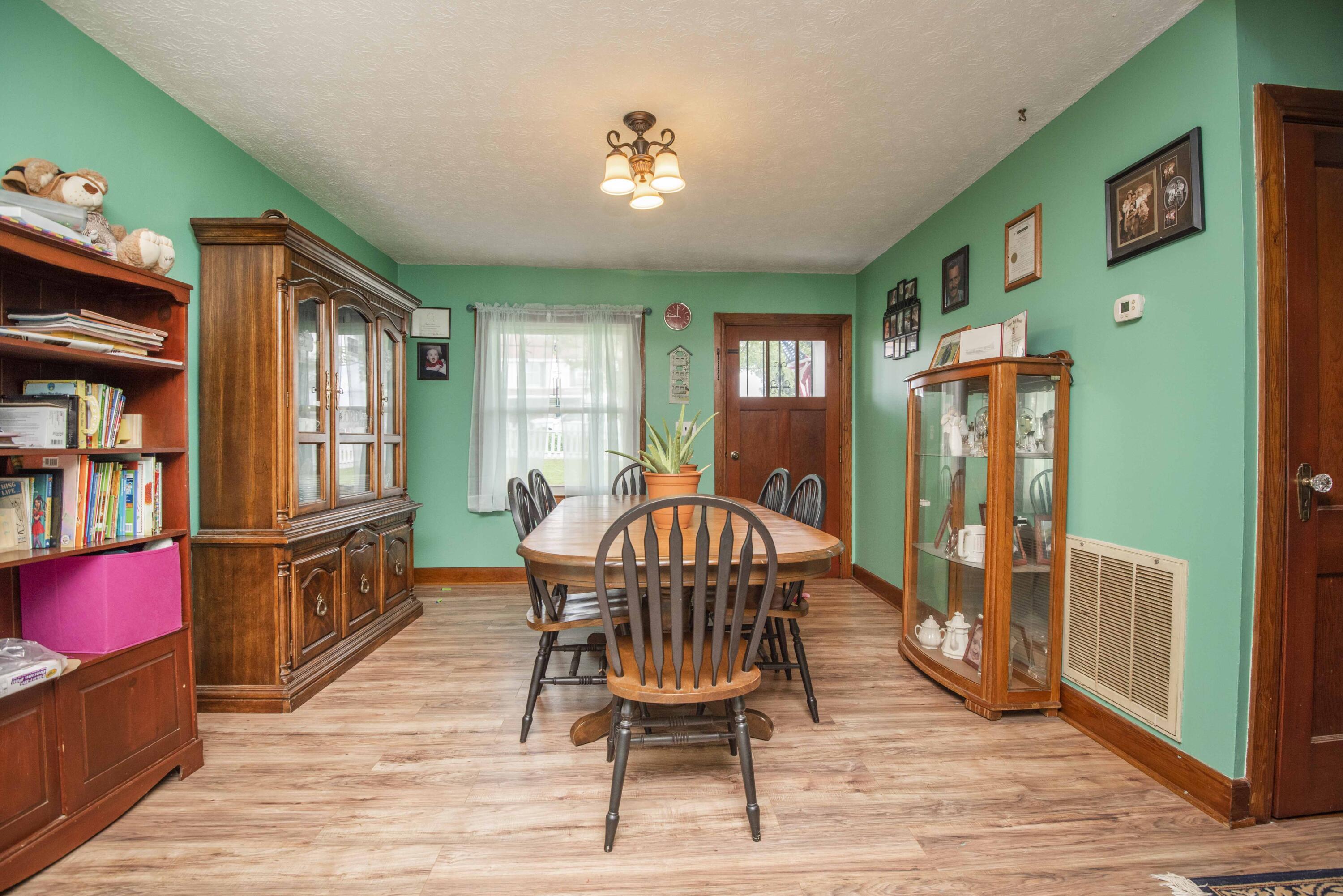 423 Eagleton Road Maryville, TN 37804 - Photo 3 of 25 dining 3_1