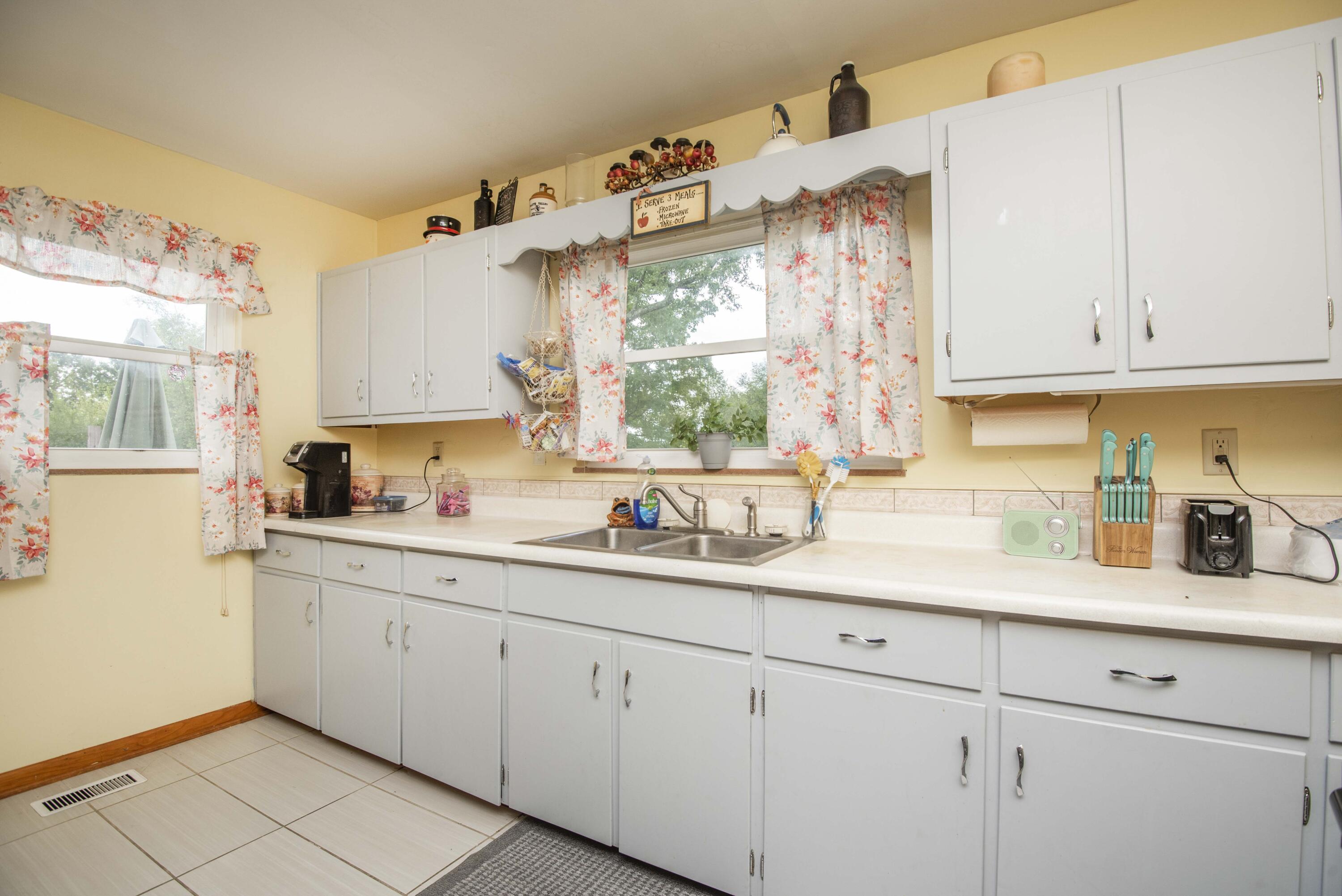 423 Eagleton Road Maryville, TN 37804 - Photo 8 of 25 kitchen 3_1