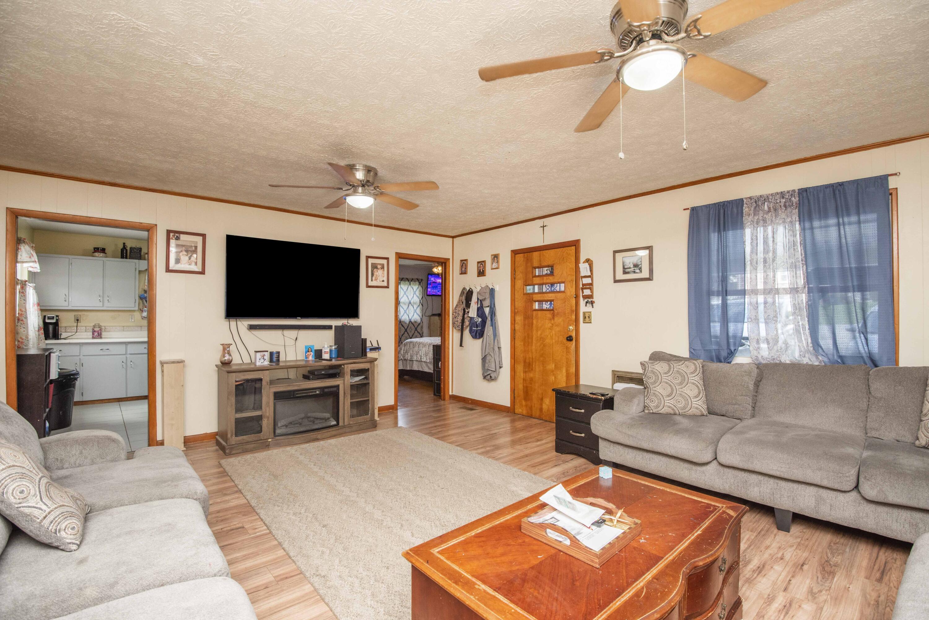423 Eagleton Road Maryville, TN 37804 - Photo 10 of 25 living 1_1