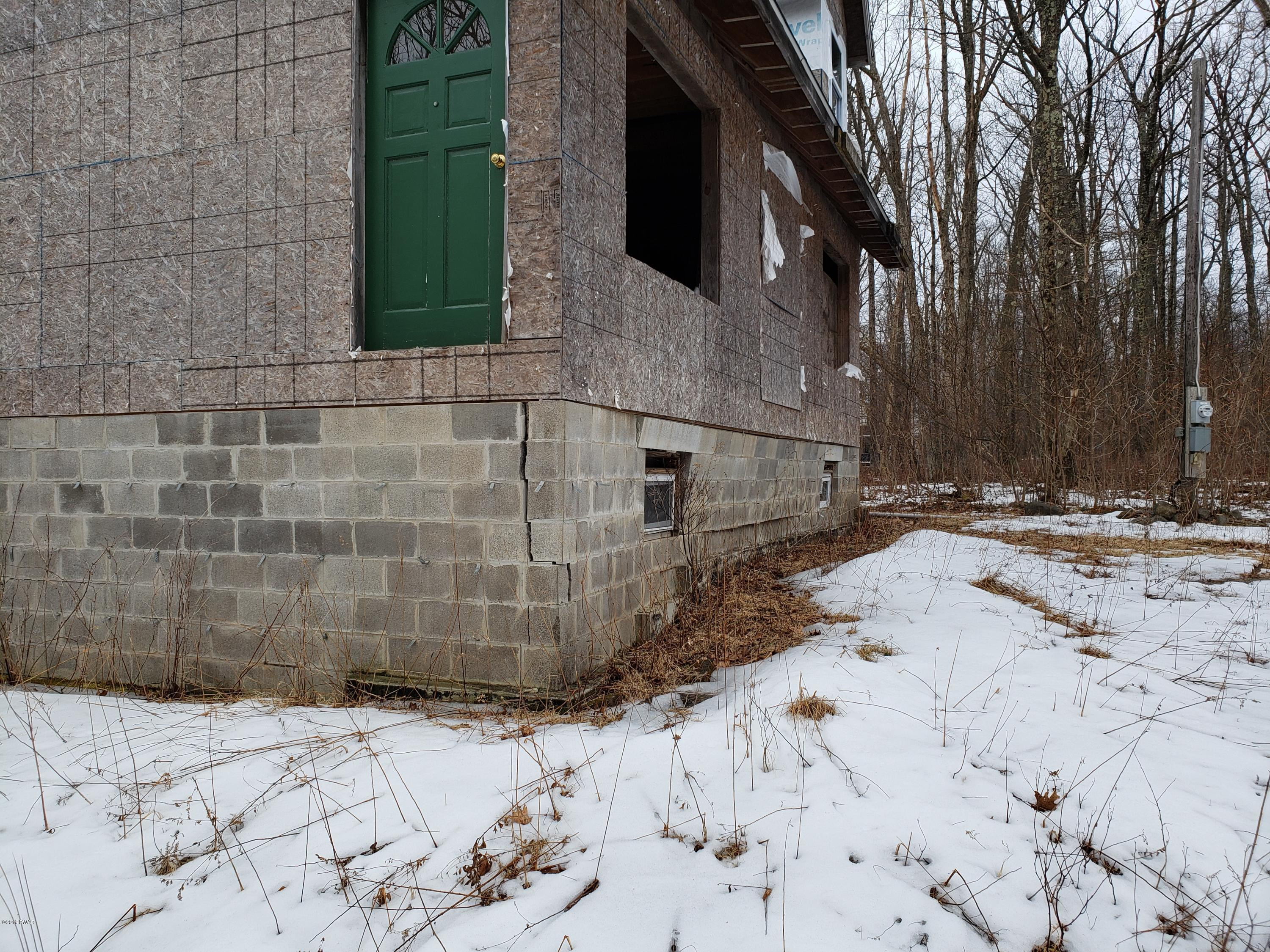 208 Oak Road Cresco, PA 18326 - Photo 3 of 4