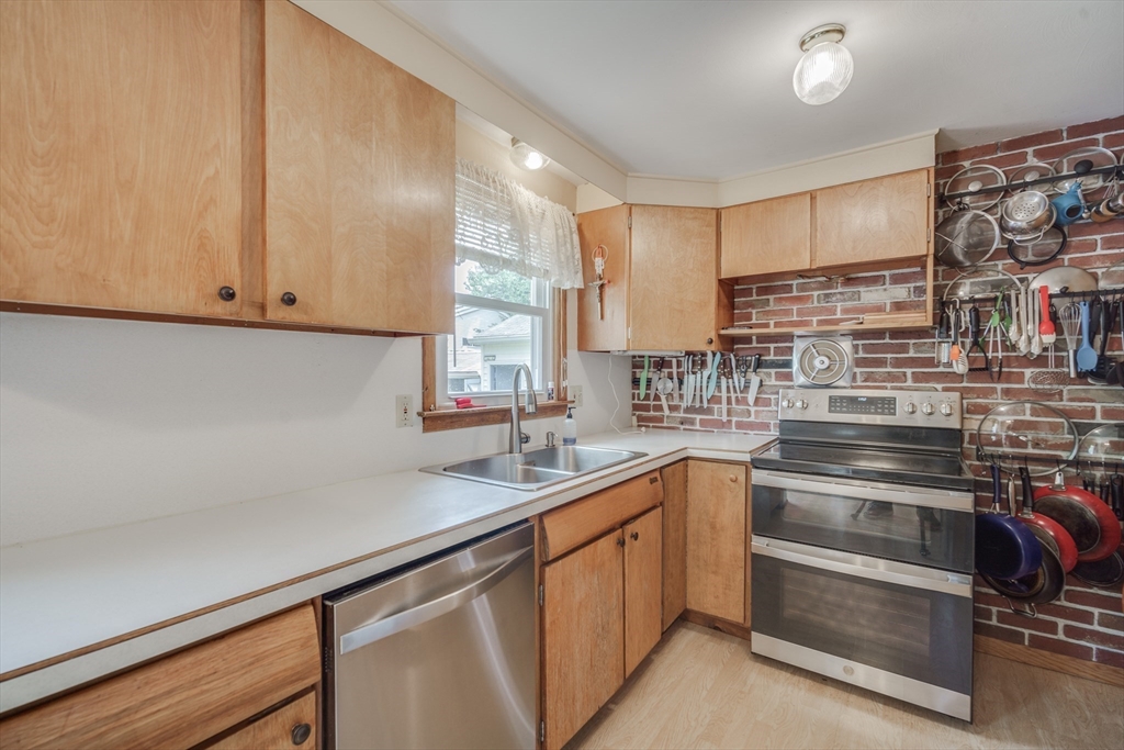 152 Silvin Road Chicopee, MA 01013 - Photo 13 of 36 Gallery Image 13