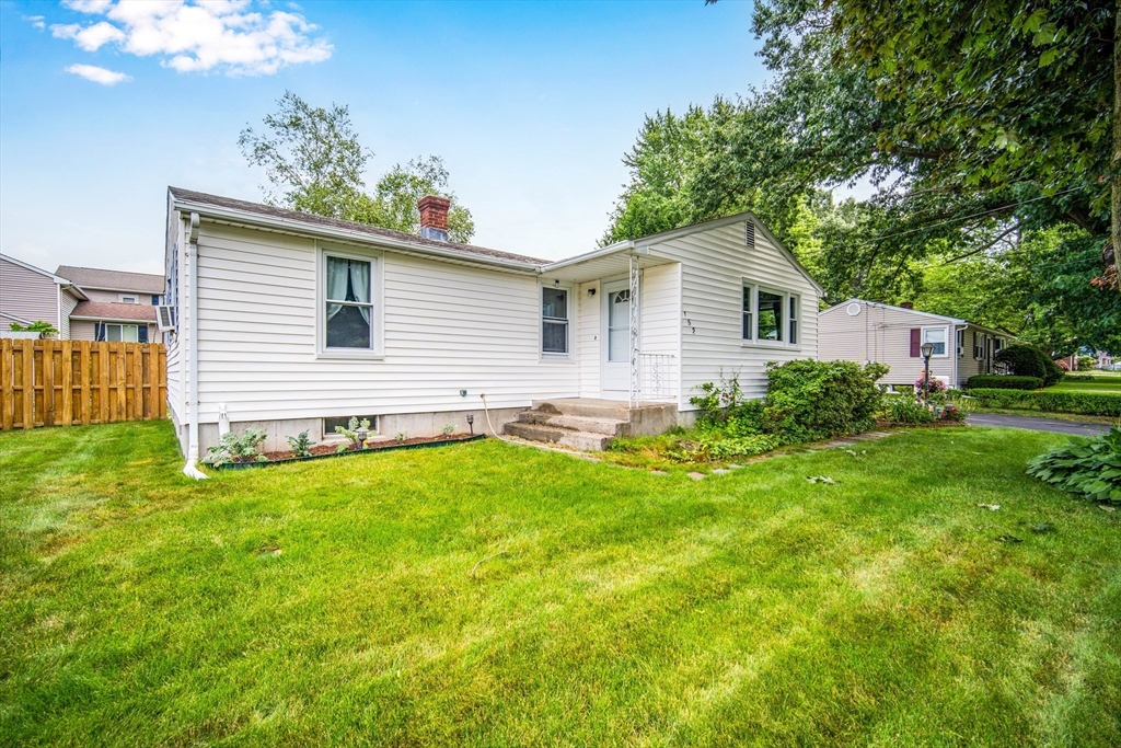 152 Silvin Road Chicopee, MA 01013 - Photo 3 of 36 Gallery Image 3