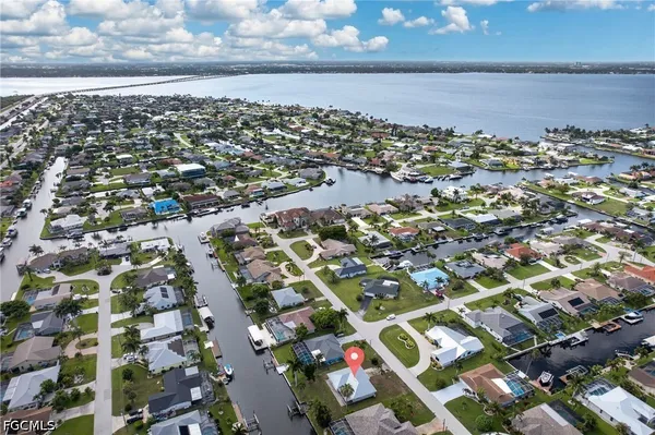 $500,000 | 2031 Southeast 25th Lane, Cape Coral, FL 33904