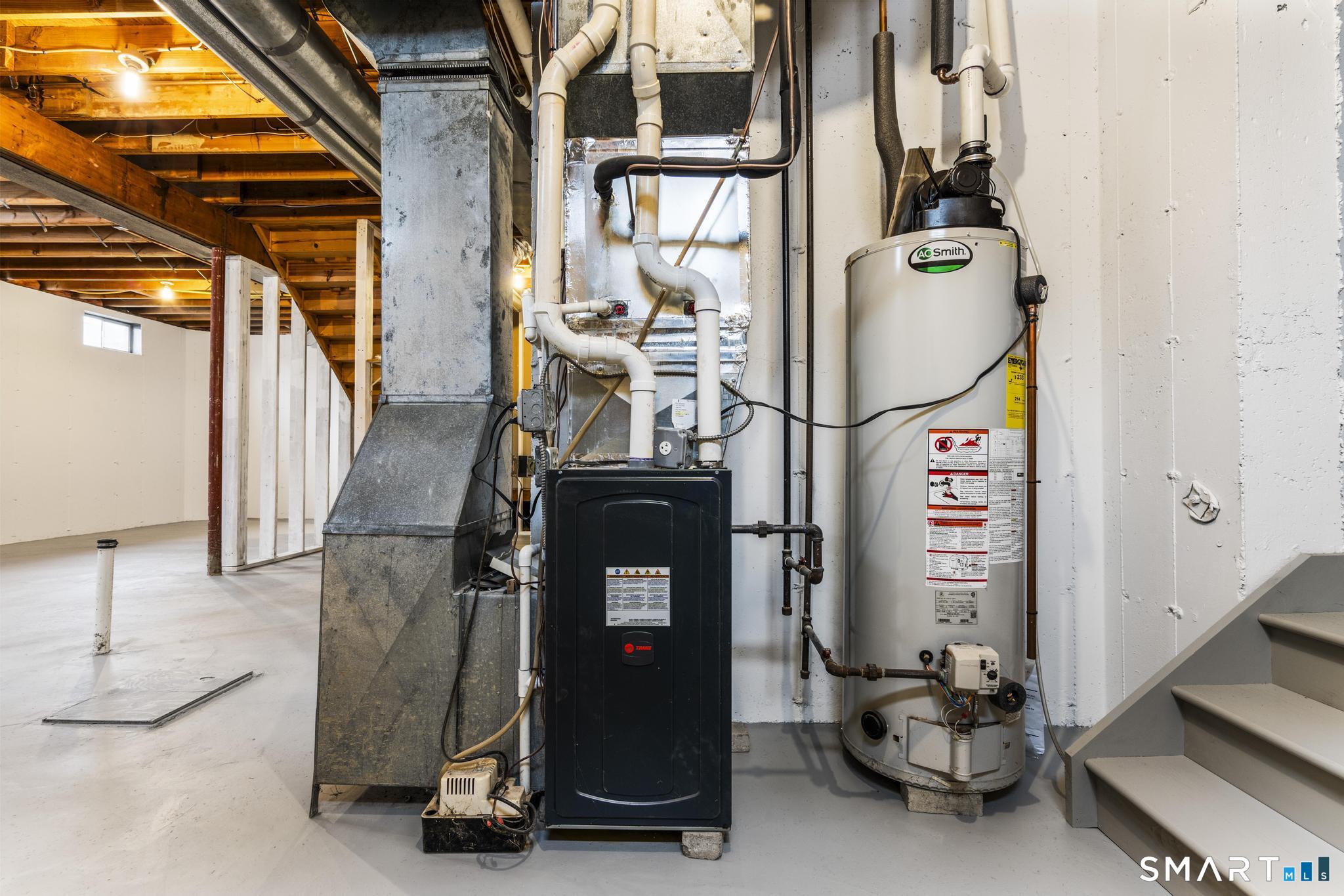 168 Colonial Road, Unit 6 Stamford, CT 06906 - Photo 24 of 41 a room with gym equipment