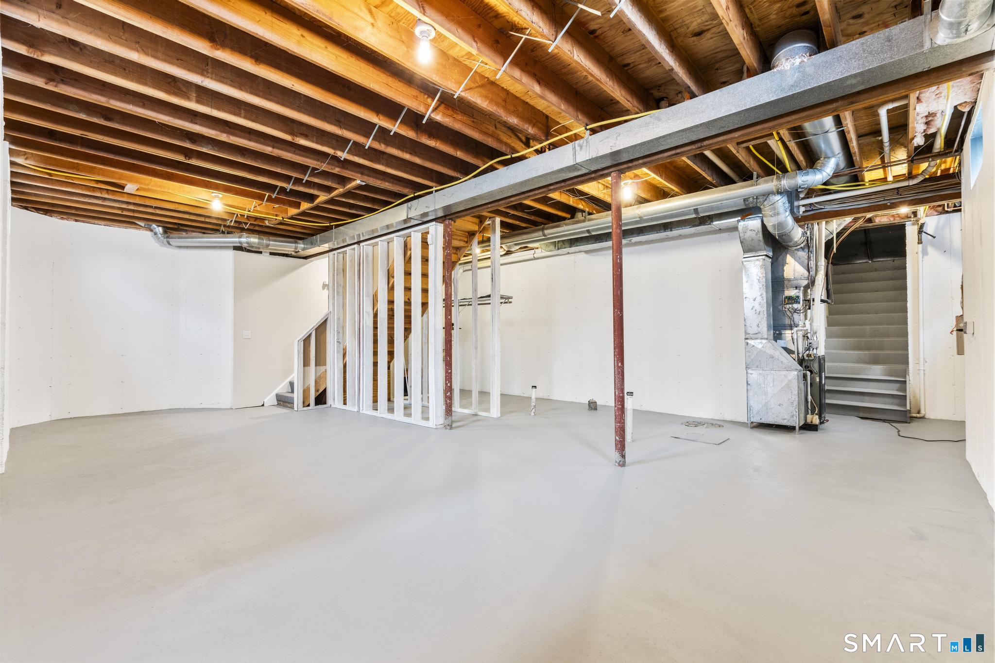 168 Colonial Road, Unit 6 Stamford, CT 06906 - Photo 25 of 41 a view of an indoor garage