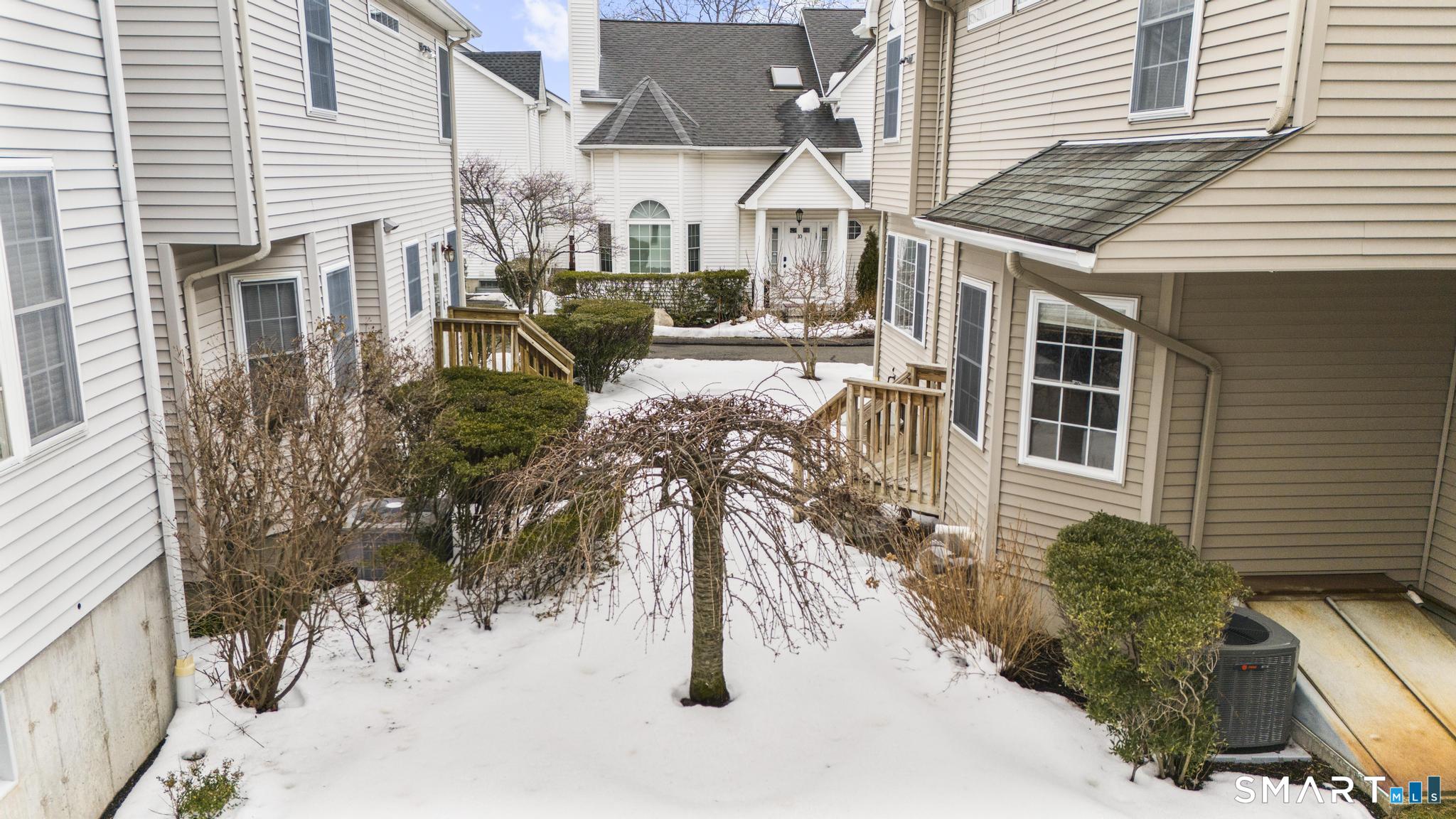 168 Colonial Road, Unit 6 Stamford, CT 06906 - Photo 4 of 41 a view of a house with backyard and sitting area