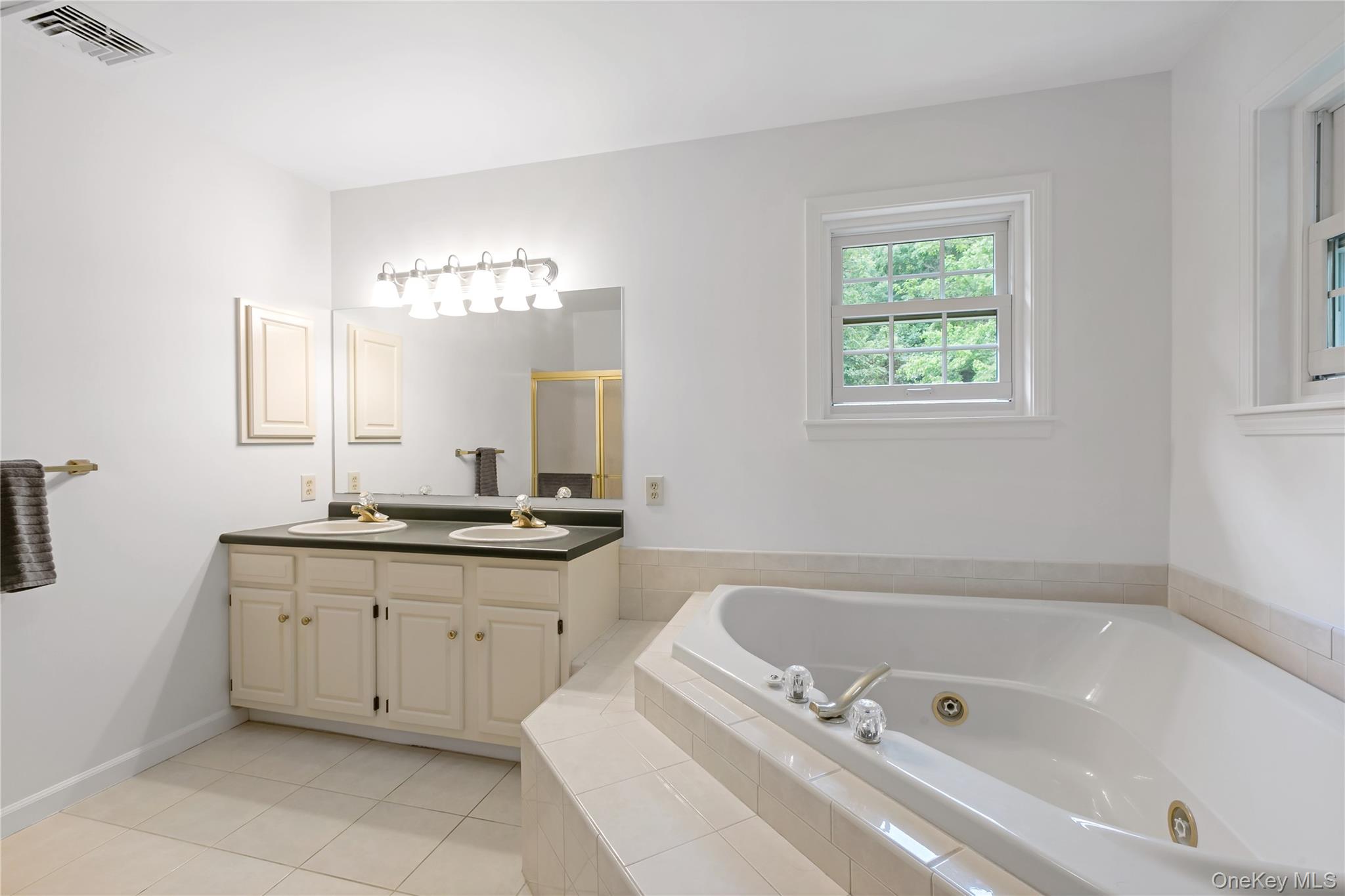 310 Avery Road Garrison, NY 10524 - Photo 16 of 26 Primary bath with separate shower, double vanity and jacuzzi tub.