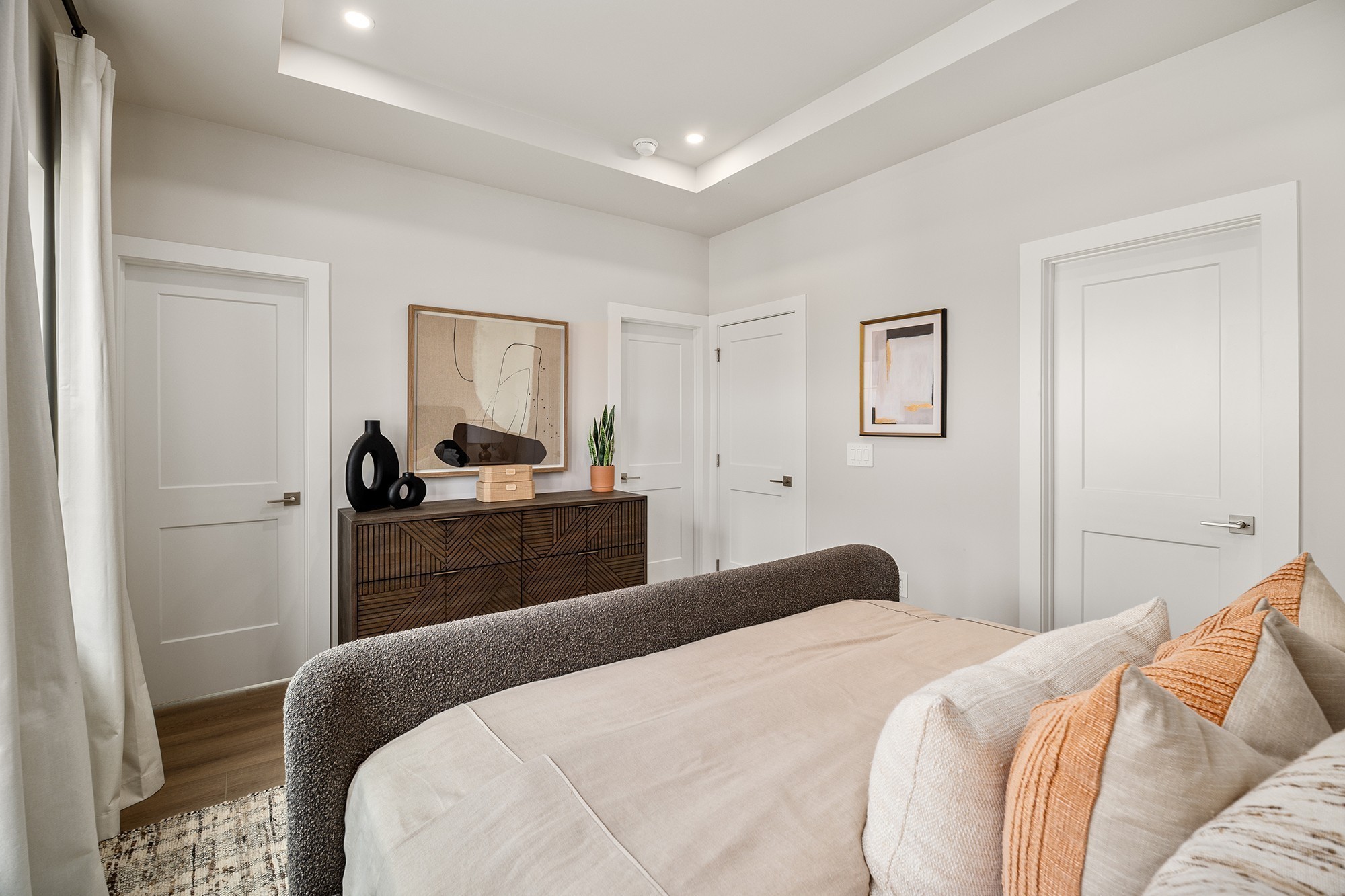 2615 Wilkinson Pike, Unit 1402 Murfreesboro, TN 37129 - Photo 28 of 43 a bedroom with a bed and a couch