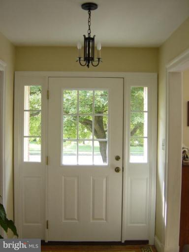 2510 Culpeper Road Alexandria, VA 22308 - Photo 3 of 21 Entrance / Foyer