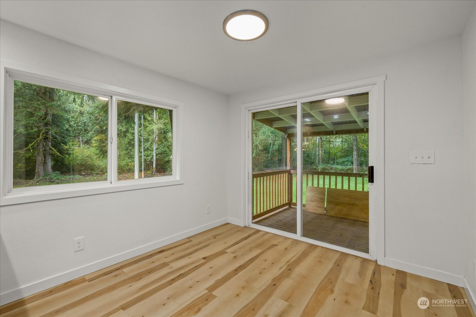 9908 Upper Preston Road Southeast Issaquah, WA 98027 - Photo 14 of 26 Gallery Image 14