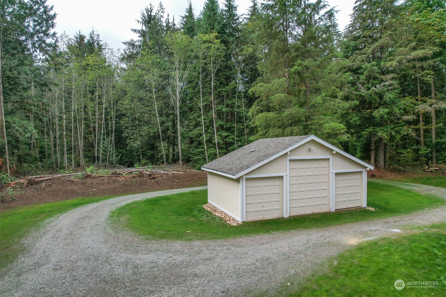 9908 Upper Preston Road Southeast Issaquah, WA 98027 - Photo 9 of 26 Gallery Image 9