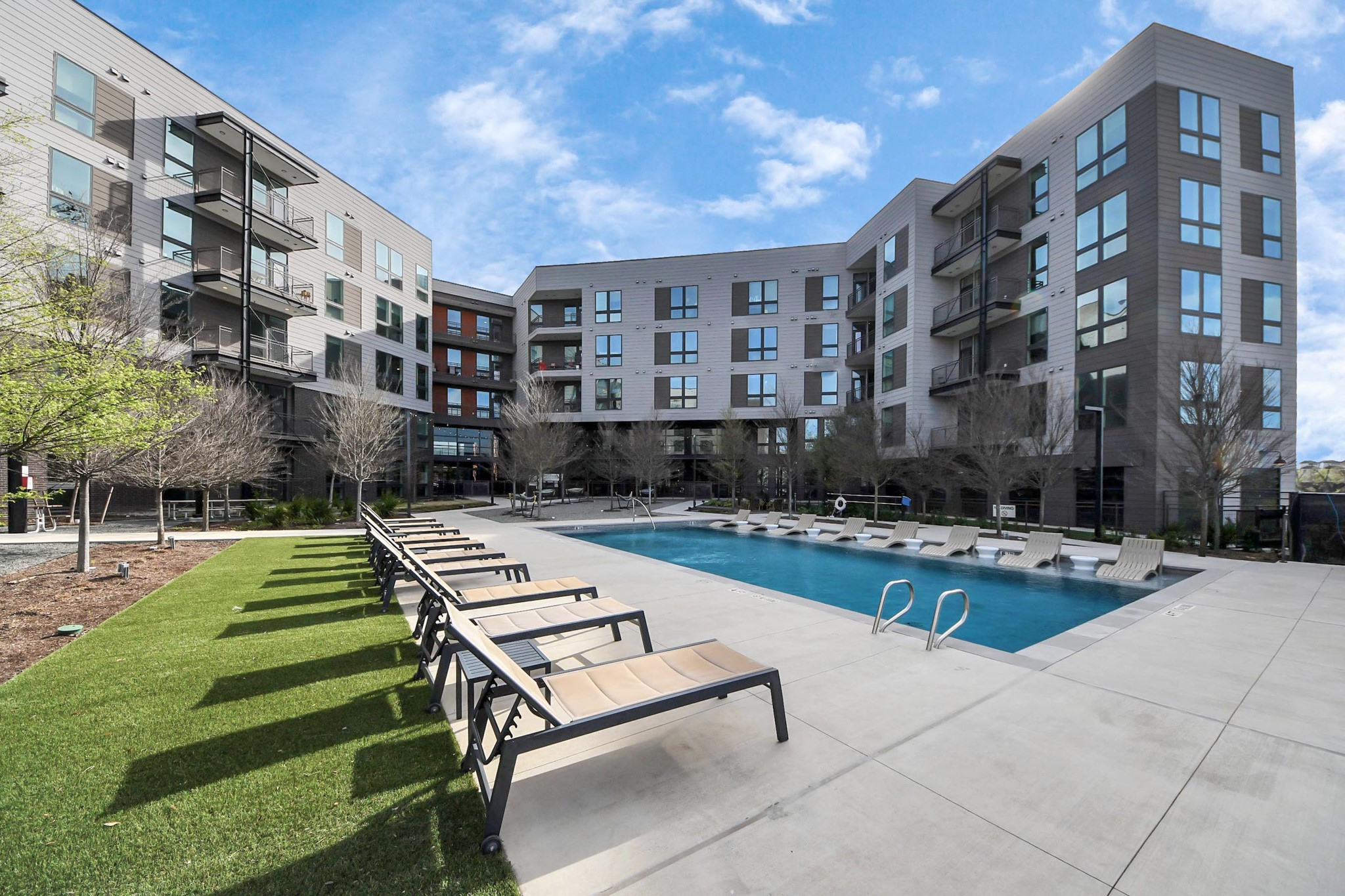 2810 Riverby Road, Unit 478 Houston, TX 77020 - Photo 32 of 38 a swimming pool with outdoor seating and yard