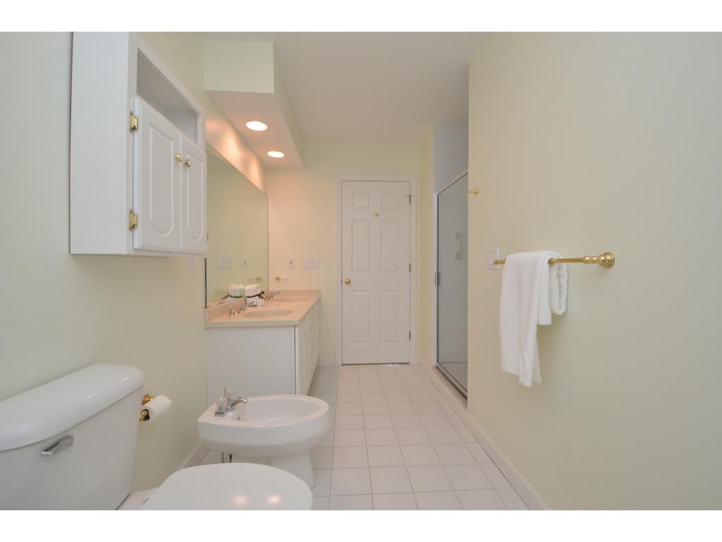 127 Hawthorne Road, Unit 405 Nashua, NH 03062 - Photo 11 of 29 Gallery Image 11