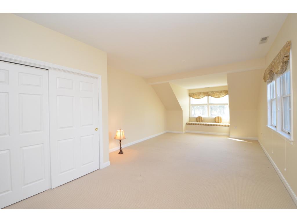 127 Hawthorne Road, Unit 405 Nashua, NH 03062 - Photo 14 of 29 Gallery Image 14