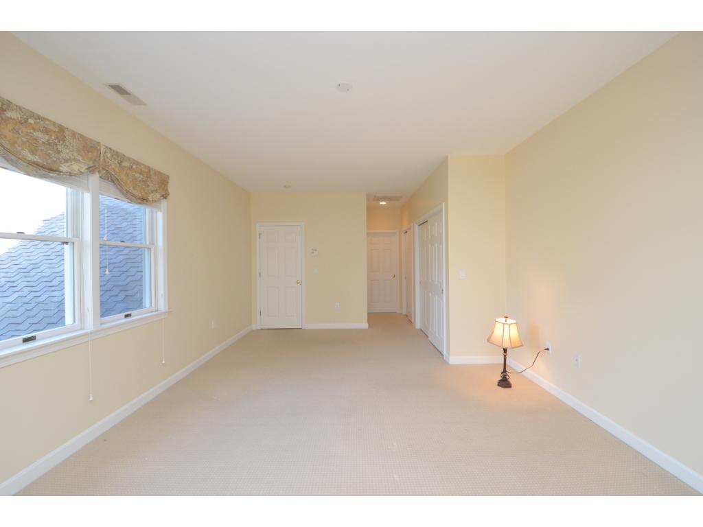 127 Hawthorne Road, Unit 405 Nashua, NH 03062 - Photo 16 of 29 Gallery Image 16
