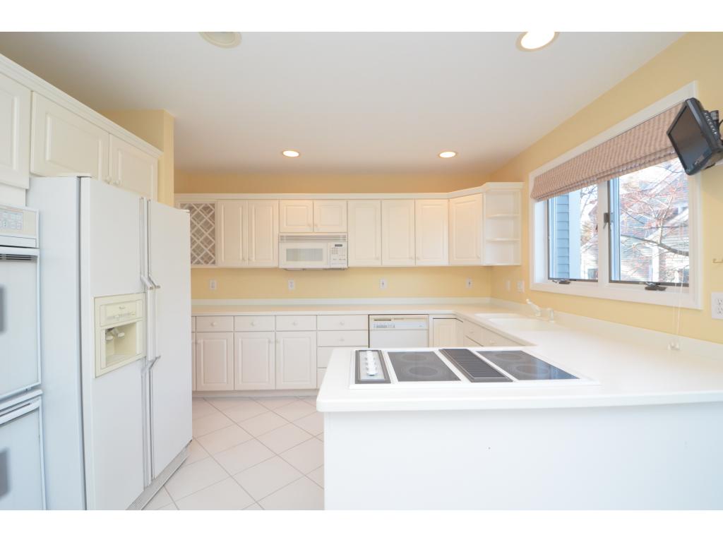 127 Hawthorne Road, Unit 405 Nashua, NH 03062 - Photo 3 of 29 Gallery Image 3