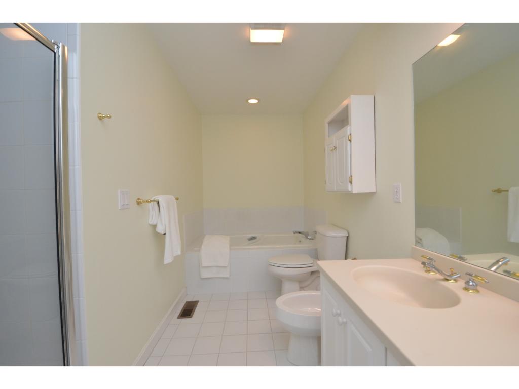 127 Hawthorne Road, Unit 405 Nashua, NH 03062 - Photo 10 of 29 Gallery Image 10