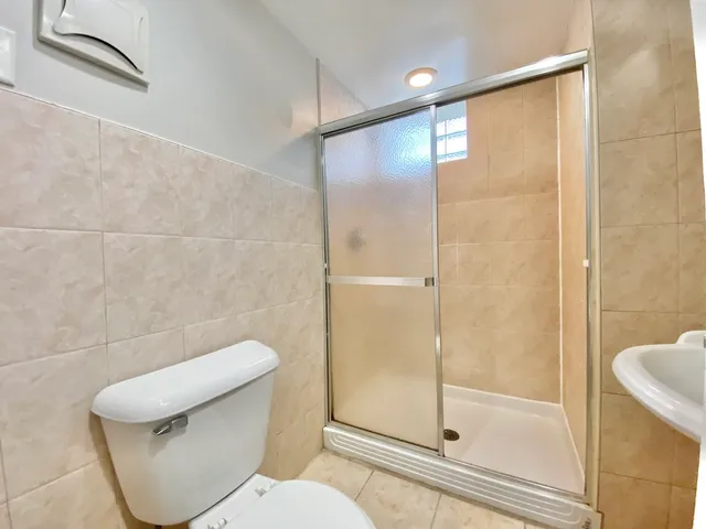 a bathroom with a toilet and a shower