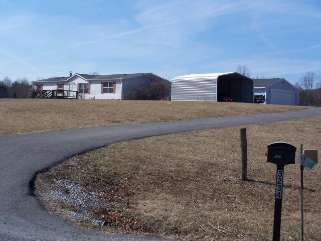 3234 Quarles Road Thaxton, VA 24174 - Photo 15 of 16 a view of a balcony area