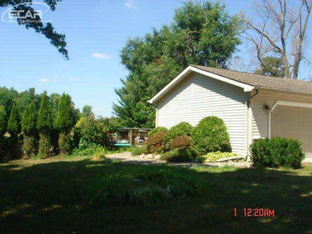 2376 South Oak Road Davison, MI 48423 - Photo 6 of 40 21205296-5.JPG