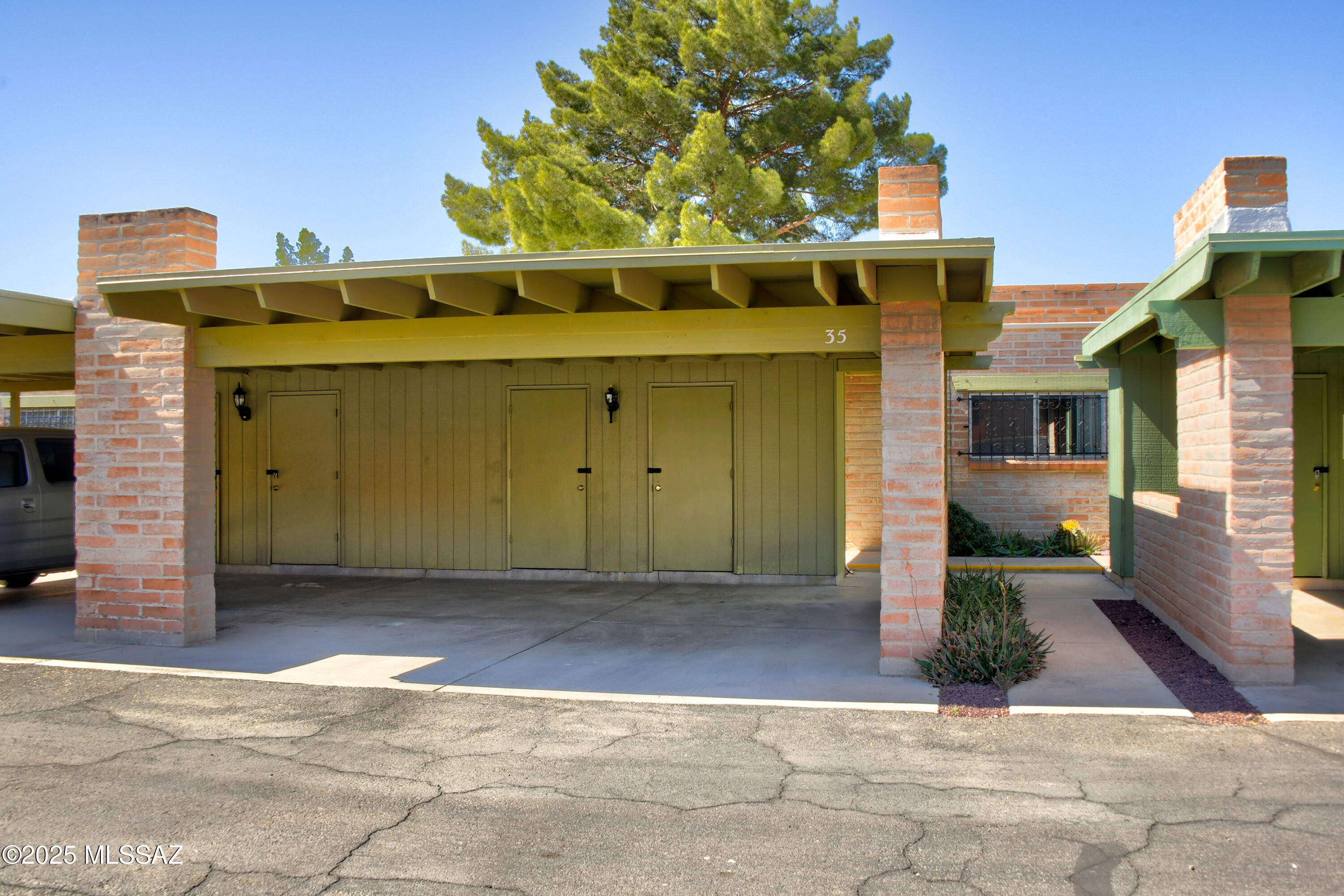 35 East Pastime Road Tucson, AZ 85705 - Photo 25 of 28 a front view of a house with garden