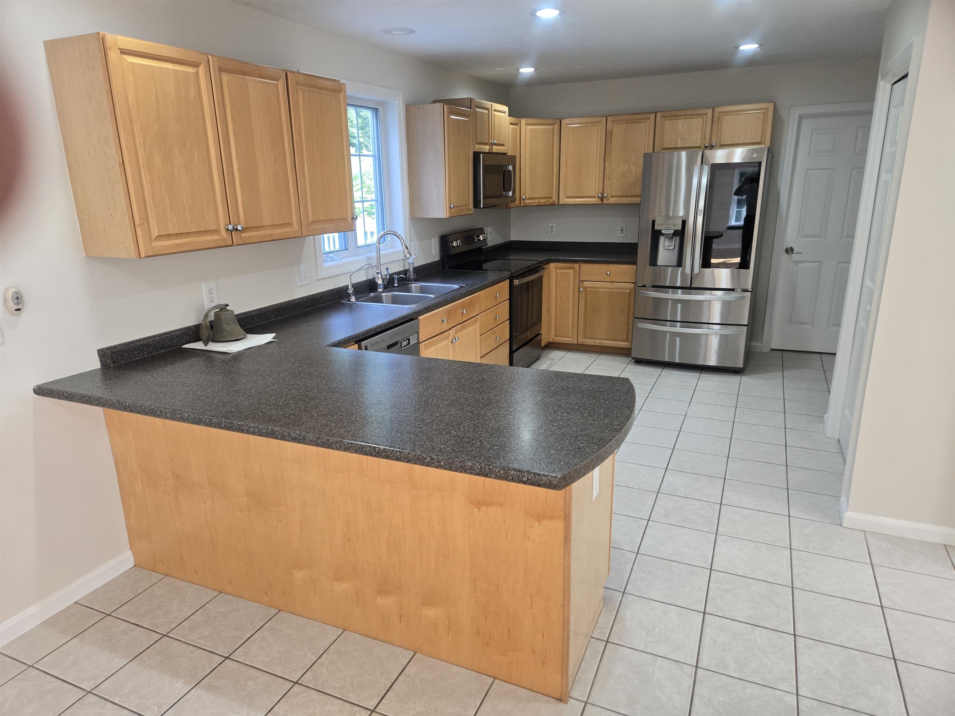 32 Stowell Road Bedford, NH 03110 - Photo 7 of 25
