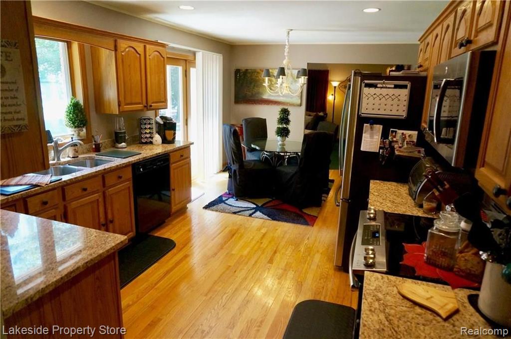 2869 West Avon Road Rochester Hills, MI 48309 - Photo 17 of 47