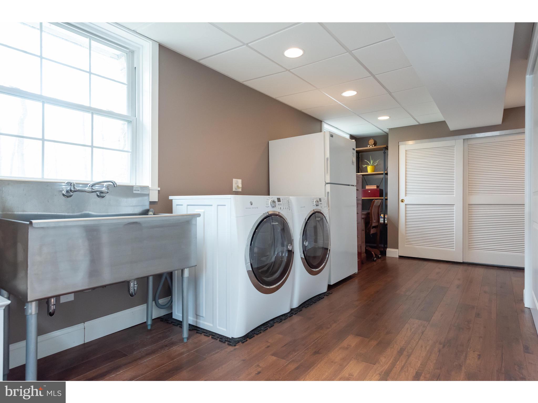 870 Taylor Road Downingtown, PA 19335 - Photo 14 of 24 Laundry room/Mud room