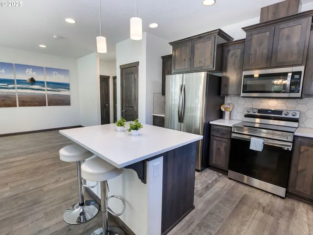 $949,000 | 33495 Cape Kiwanda Drive, Pacific City, OR 97135