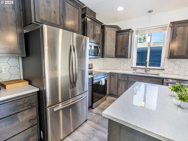 $924,500 | 33495 Cape Kiwanda Drive, Pacific City, OR 97135