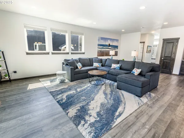 $924,500 | 33495 Cape Kiwanda Drive, Pacific City, OR 97135