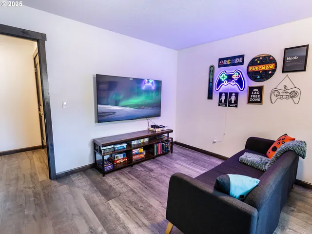 $949,000 | 33495 Cape Kiwanda Drive, Pacific City, OR 97135