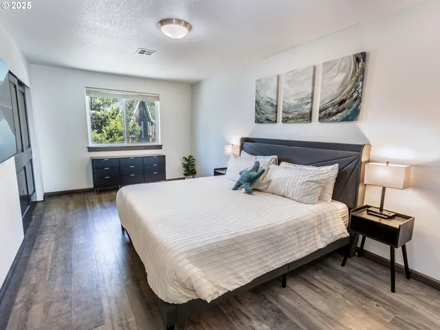 $949,000 | 33495 Cape Kiwanda Drive, Pacific City, OR 97135