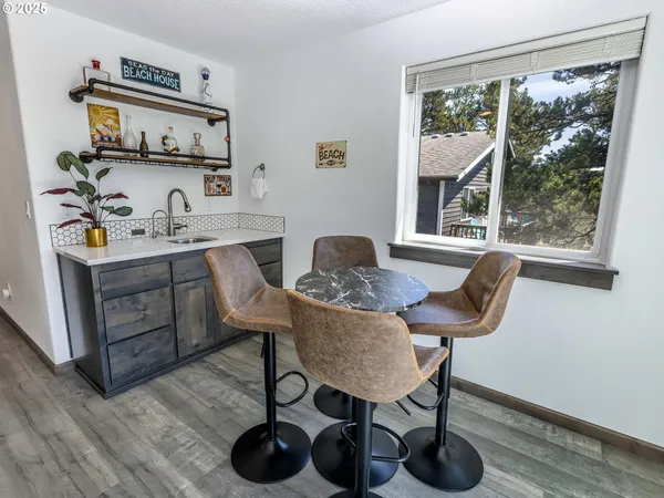 $924,500 | 33495 Cape Kiwanda Drive, Pacific City, OR 97135