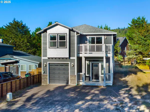 $924,500 | 33495 Cape Kiwanda Drive, Pacific City, OR 97135