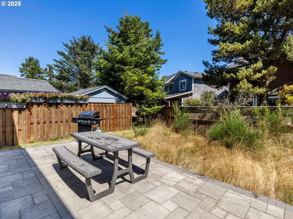 $924,500 | 33495 Cape Kiwanda Drive, Pacific City, OR 97135