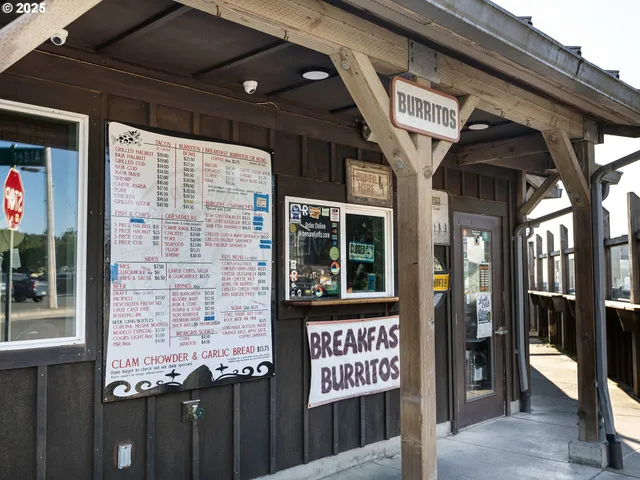 $949,000 | 33495 Cape Kiwanda Drive, Pacific City, OR 97135