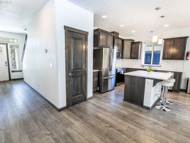 $949,000 | 33495 Cape Kiwanda Drive, Pacific City, OR 97135